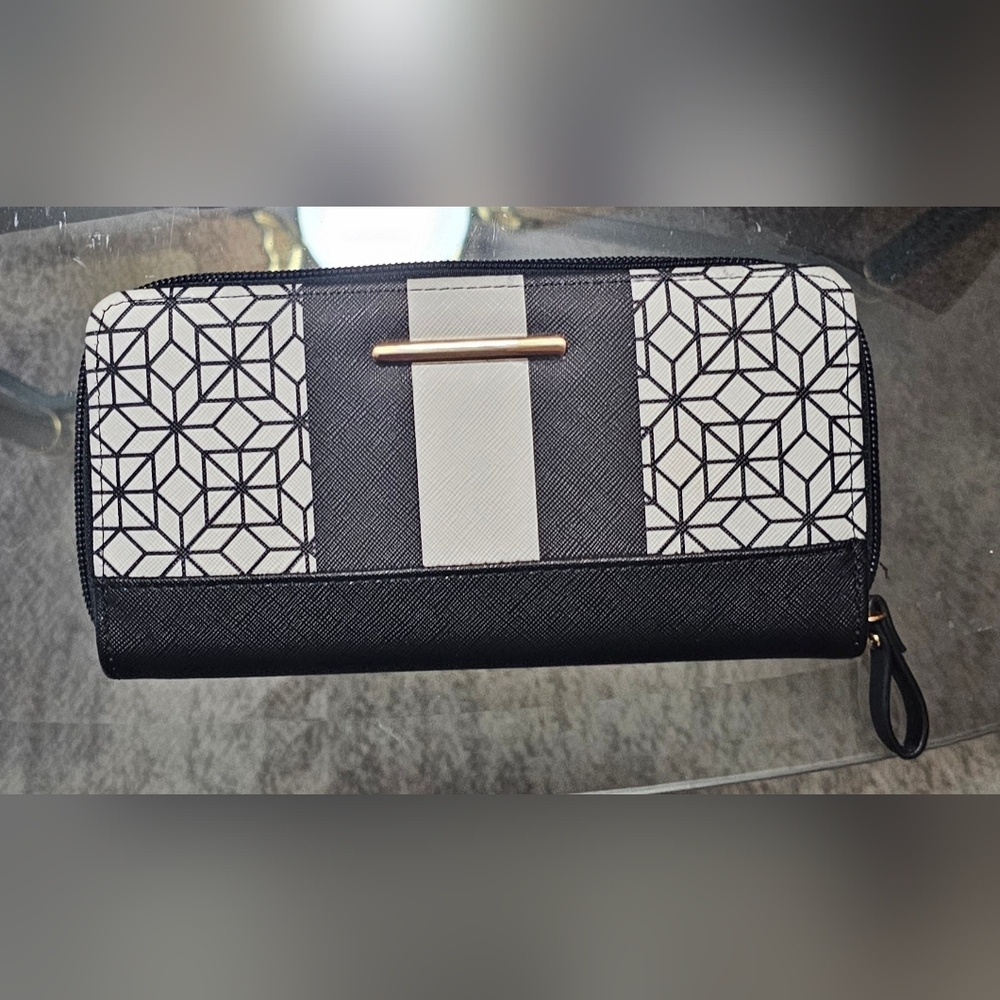 Black & White Geometric Zip Around Wallet | Chic Statement Wristlet